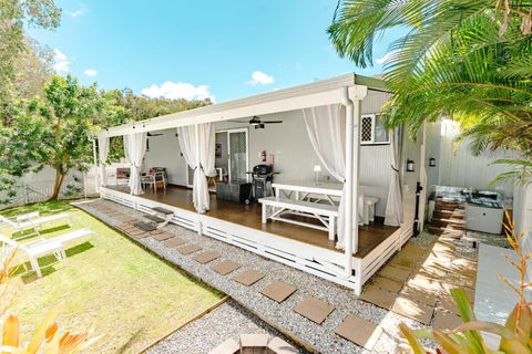 Private Outdoor Spa, Fire Pit, Cinema Room - THE COTTAGE COOLUM BEACH - Accommodation Main Beach 1