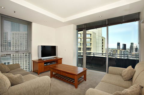 Astra Apartments Melbourne - Accommodation Main Beach 2