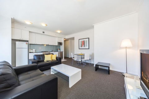 Astra Apartments Sydney - Accommodation Main Beach 3