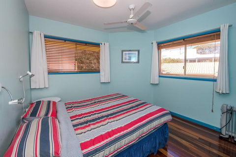 At Cylinder Unit 2 - Accommodation Main Beach 2