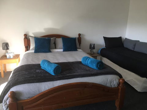 At HOME On HOLMES - Accommodation Main Beach 1