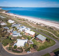 At The Beach - 54 Elizabeth Crescent - Accommodation Main Beach