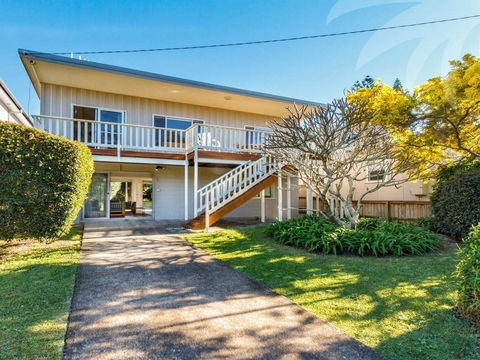 At Tintagel - Accommodation Main Beach 0