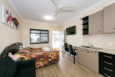 Athena Studio Units - Accommodation Main Beach 2