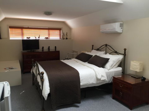 Atina Rocks Country Homestead - Accommodation Main Beach 0