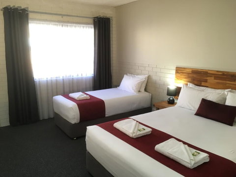 Atlas Motel - Accommodation Main Beach 2