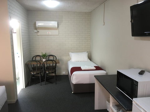 Atlas Motel - Accommodation Main Beach 3