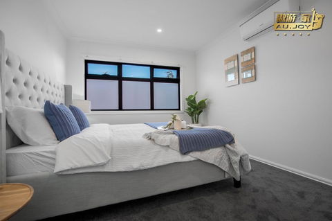 AU.JOY 3 Bed Townhouse Burwood 3 - Accommodation Main Beach 0