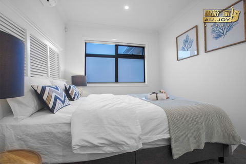 AU.JOY 3 Bed Townhouse Burwood 3 - Accommodation Main Beach 3