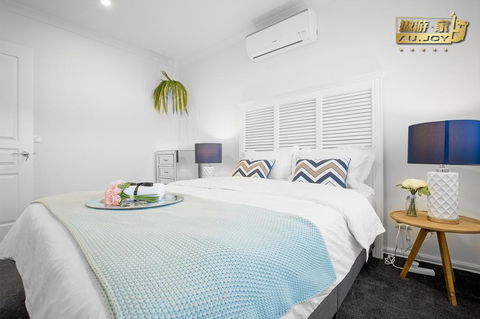 AU.JOY 3 Bed Townhouse Burwood 3 - Accommodation Main Beach 2