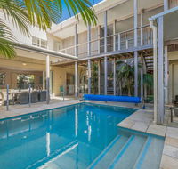 Augusta House - Accommodation Main Beach
