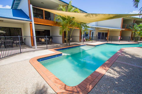 Auski Hideaway - Accommodation Main Beach 1