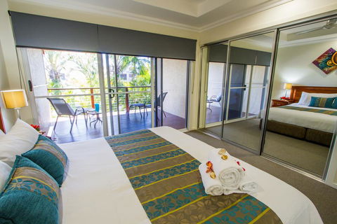 Auski Hideaway - Accommodation Main Beach 2