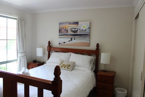 Australian Home Away Ringwood Bardia - Accommodation Main Beach 2