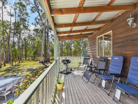 Australiana Cottages - Accommodation Main Beach 2