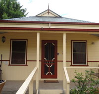 Autumn Affair Cottage 5 - Accommodation Main Beach