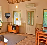 Autumn Leaf Cottage 1 - Accommodation Main Beach