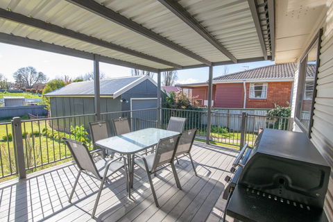 Autumn St - Trendy East Orange - Near CBD - Accommodation Main Beach 3