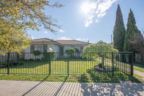 Autumn St - Trendy East Orange - Near CBD - Accommodation Main Beach 0