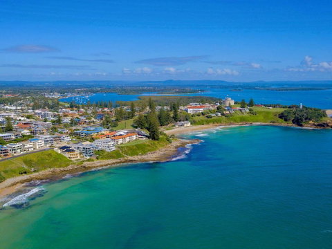 Avalon 4 - Right Across The Road From Convent Beach - Uninterrupted Views - Accommodation Main Beach 3