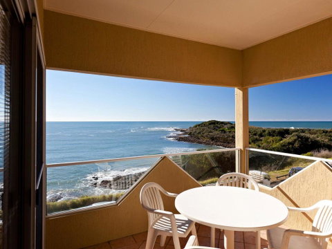 Avalon 4 - Right Across The Road From Convent Beach - Uninterrupted Views - Accommodation Main Beach 2