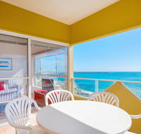 Avalon 4 - right across the road from convent beach - uninterrupted views - Accommodation Main Beach