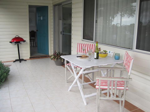 Avoca Breezes - Accommodation Main Beach 1