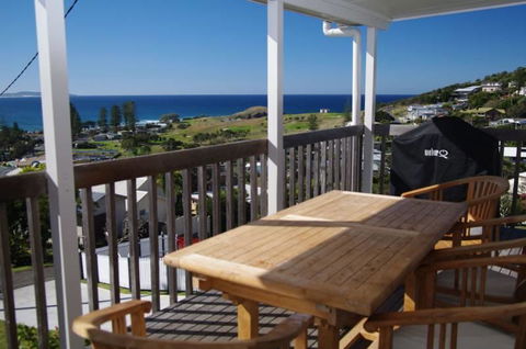 Awesome View, 4 View Street - Accommodation Main Beach 1