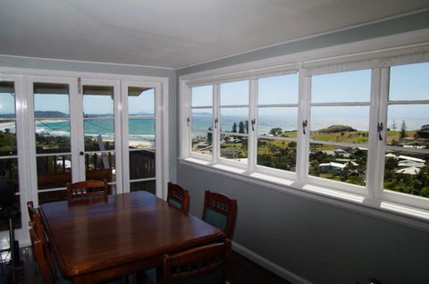 Awesome View, 4 View Street - Accommodation Main Beach 2