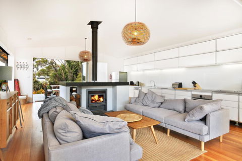 Ayana Beach House - Pet Friendly - Opposite Beach - Accommodation Main Beach 1