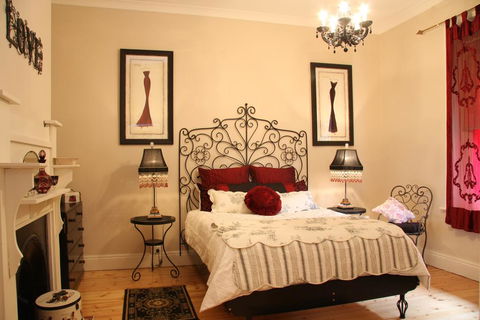 Azalea Cedar-Rose Barossa Valley Villa - Accommodation Main Beach 0