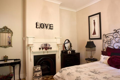 Azalea Cedar-Rose Barossa Valley Villa - Accommodation Main Beach 2