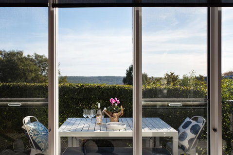 Azure Daylesford - Accommodation Main Beach 1