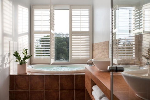 Azure Daylesford - Accommodation Main Beach 2