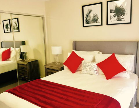 Azzura Greens Private Apartments - Accommodation Main Beach 0