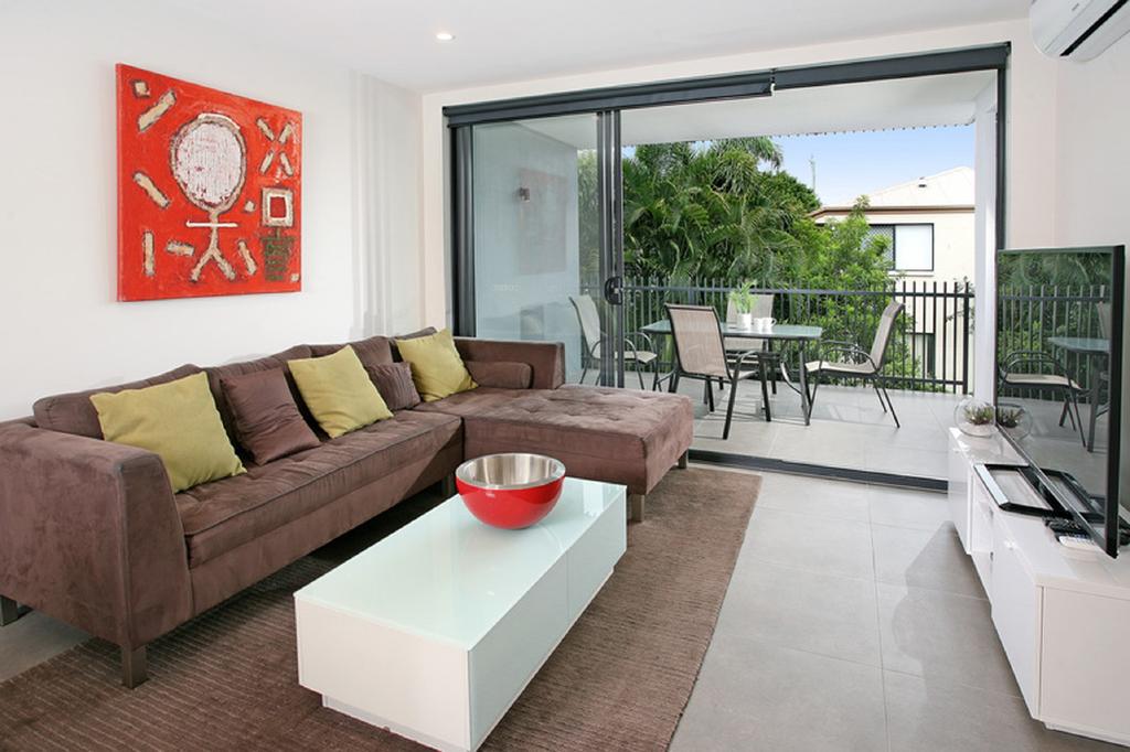 Bulimba QLD Accommodation Main Beach