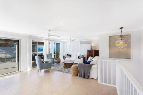 Bagnall Avenue, 1 - Accommodation Main Beach 1