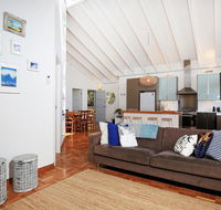 Balena  Culburra - Pet Friendly - 1 Min Walk to Beach - Accommodation Main Beach