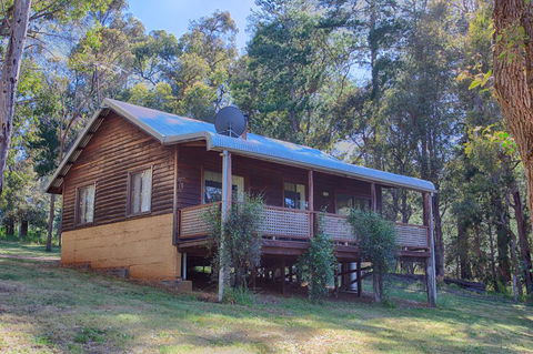 Balinga Cottages - Accommodation Main Beach 0