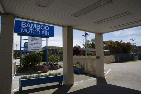 Bamboo Motor Inn - Accommodation Main Beach 2