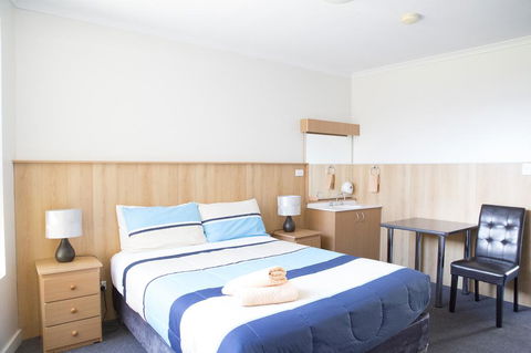 Bamboo Motor Inn - Accommodation Main Beach 1