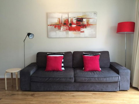 Barker Road - Accommodation Main Beach 2