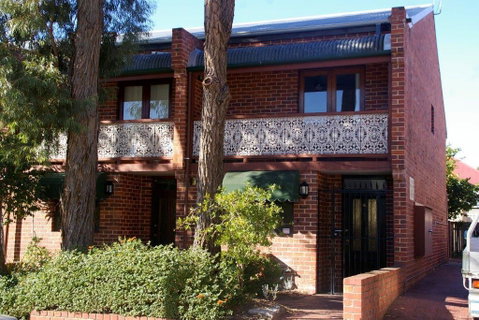 Barker Road - Accommodation Main Beach 0