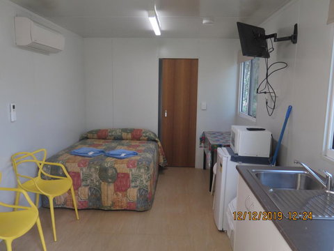 Batchelor Holiday Park - Accommodation Main Beach 3