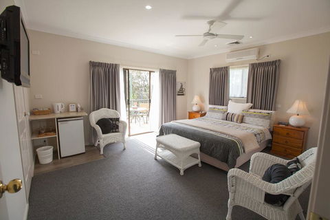 Batemans Bay Manor - Bed And Breakfast - Accommodation Main Beach 0