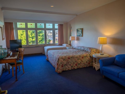 Battery Point Manor - Accommodation Main Beach 2