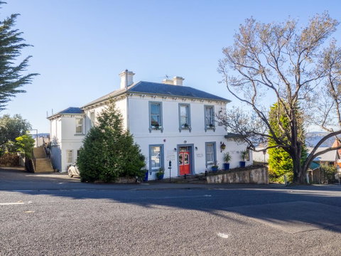 Battery Point Manor - Accommodation Main Beach 0