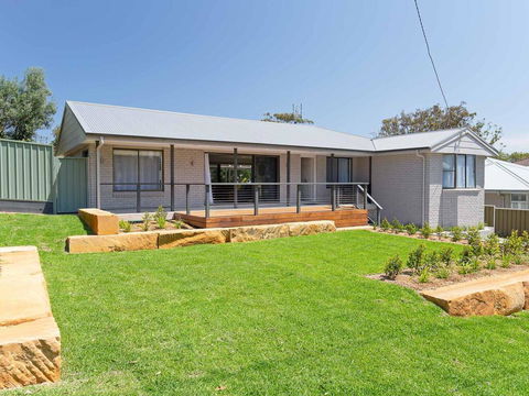 Bay Dream Believer', 16 Verona Road - Pet Friendly, Boat Parking & WIFI - Accommodation Main Beach 3