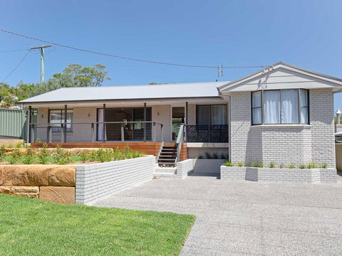 Bay Dream Believer', 16 Verona Road - Pet Friendly, Boat Parking & WIFI - Accommodation Main Beach 0