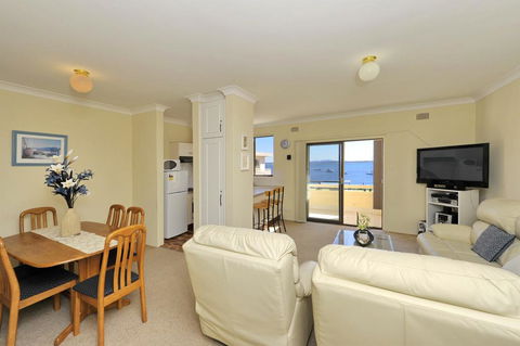 Bay Village, Unit 10/47 Shoal Bay Road - Accommodation Main Beach 3
